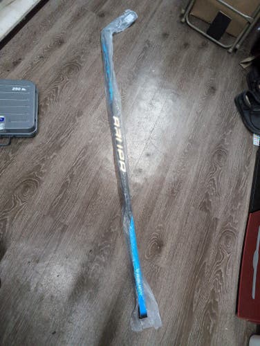 New Senior Bauer Right Handed Nexus Sync Hockey Stick P28 77Flex