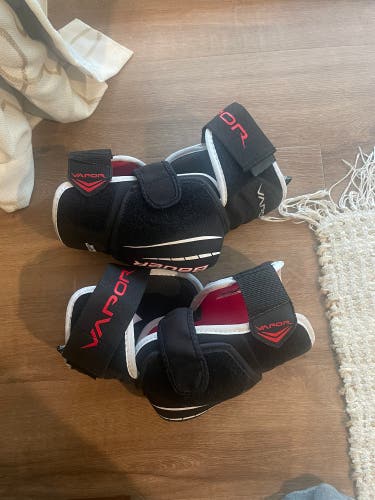 New Medium Bauer  Supreme Elbow Pads