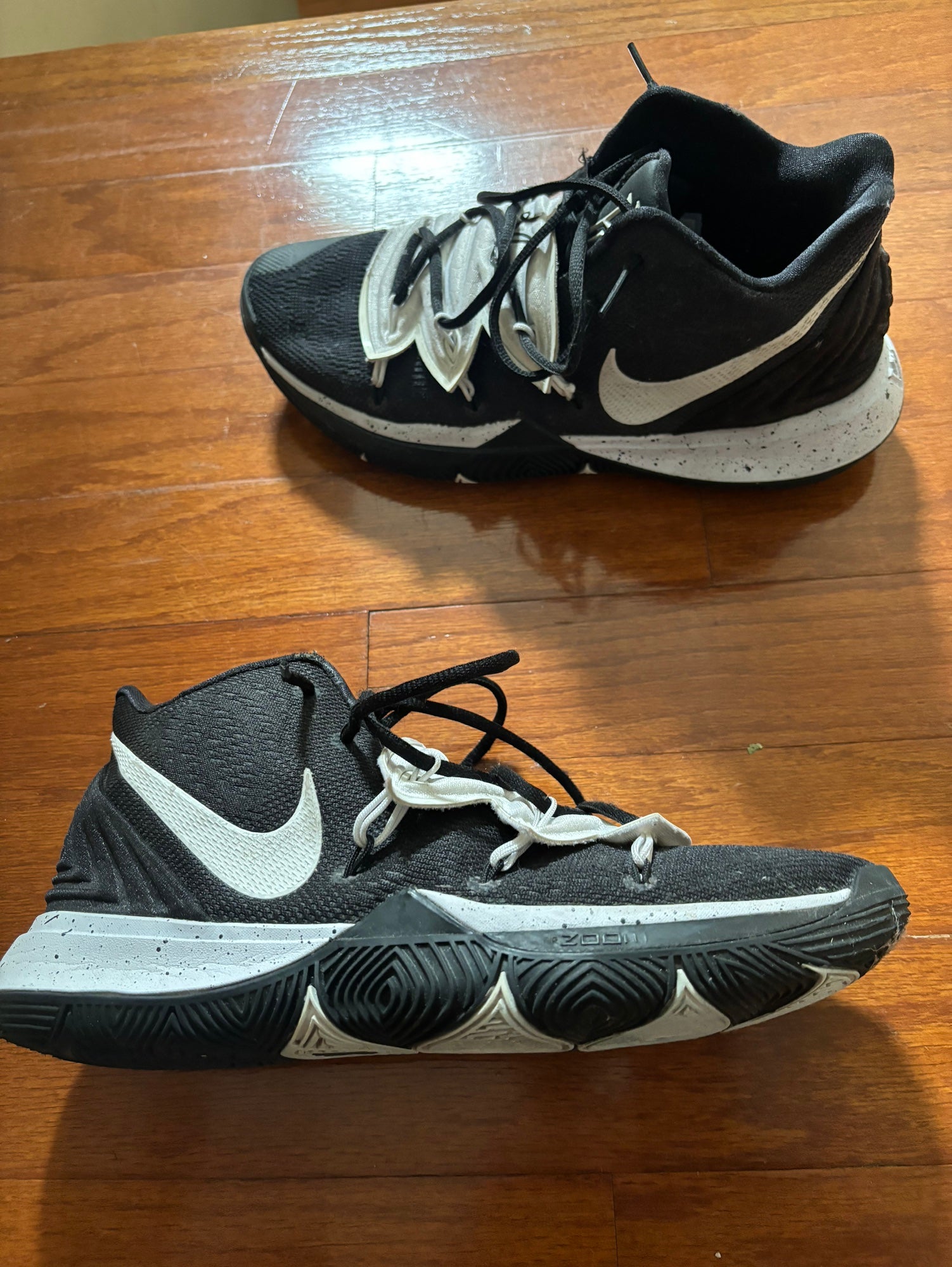 kyrie 5 spongebob black