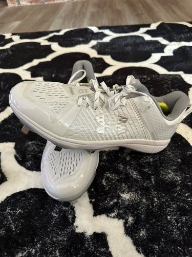 White Men's Yard MT Metal Baseball Cleats