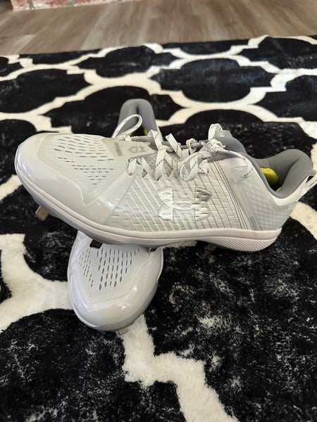 White Men's Yard MT Metal Baseball Cleats