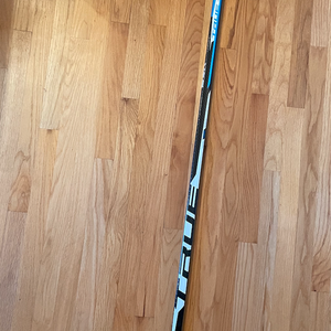 Senior Right Handed True XC9 ACF Hockey Stick TC4