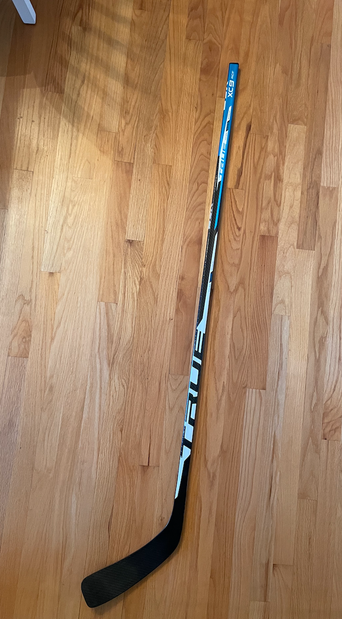 Senior Right Handed True XC9 ACF Hockey Stick TC4