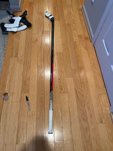 Senior Right Handed P92m Vapor Hyperlite Hockey Stick