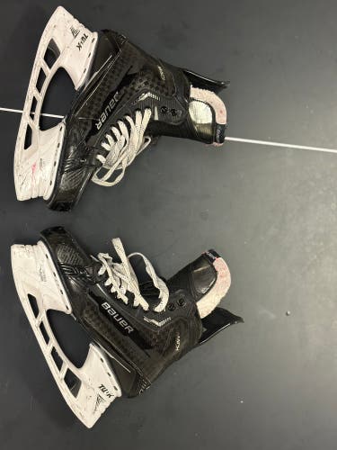 Senior Bauer Regular Width Pro Stock 10.5 Supreme Mach Hockey Skates