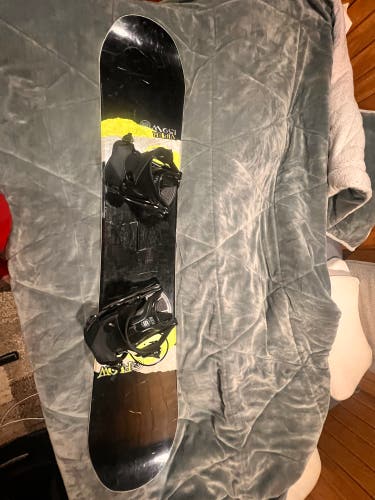 Unisex   With Bindings Medium Flex True Twin Snowboard