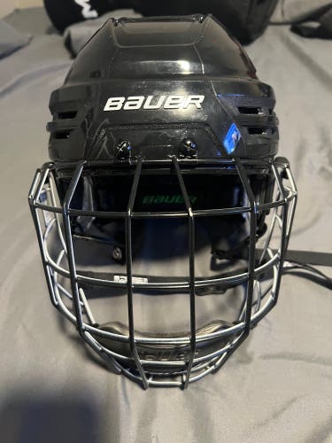 Used Large Bauer Re-Akt 85 Helmet