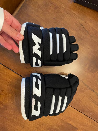 Used CCM Tacks 4R2 Gloves 10"