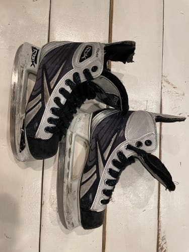 Reebok FitLite Hockey Skates Size 2.5