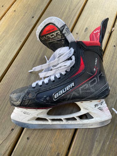 Senior Used Bauer Vapor 3X Pro Hockey Skates Regular Width 7