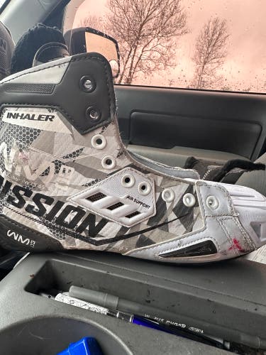 Used Mission Regular Width Size 9 Inhaler WM03 Inline Skates
