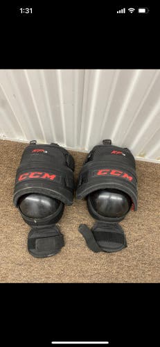 CCM goalie knee pads Intermediate