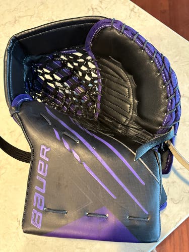 Senior Bauer MACH Goalie Glove