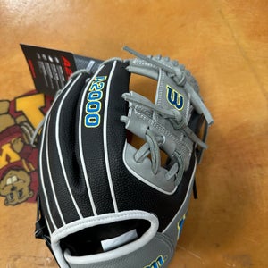 New 2023 Right Hand Throw Wilson Infield A2000 Baseball Glove 11.5"