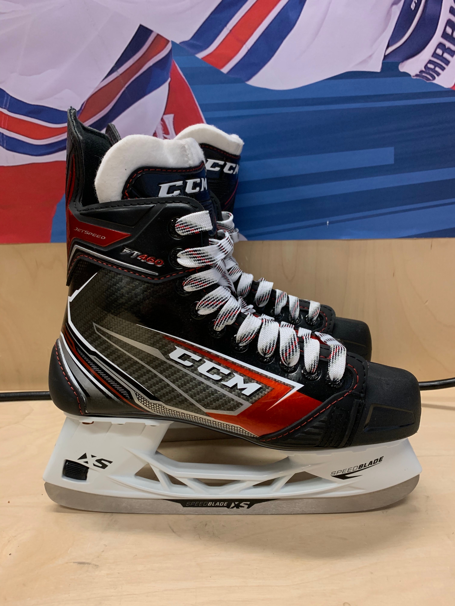 Intermediate New CCM JetSpeed FT460 Hockey Skates Regular Width 6