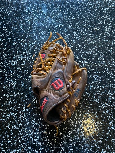 Used Wilson Right Hand Throw A1k Baseball Glove 11.25"