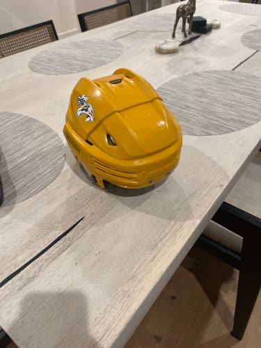 Used Medium Bauer Re-Akt 200 Helmet