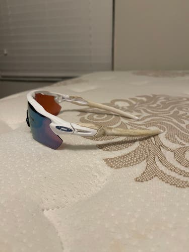 Unisex One Size Fits All Oakley Radar Sunglasses