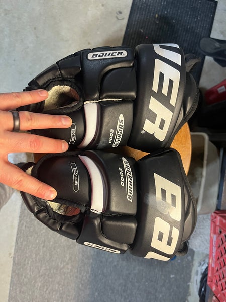 Used Bauer 14" Supreme 2000 Gloves