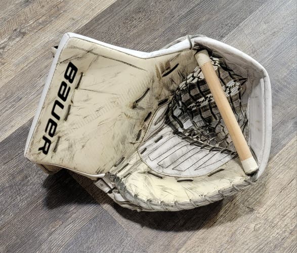 Used White Bauer Supreme 2S Pro Catch Glove