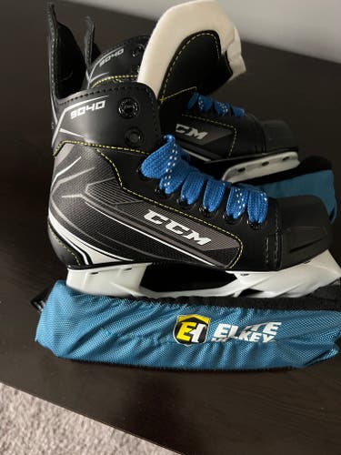 Junior New CCM Tacks 9040 Hockey Skates Regular Width 13Y