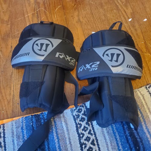 Used Warrior rx2 Jr knee pads