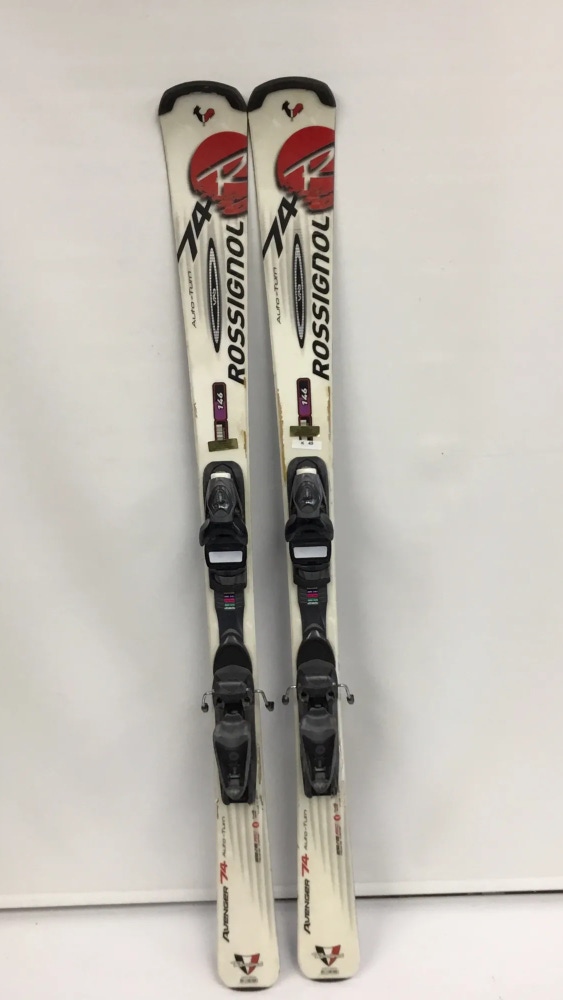 146 Rossignol Avenger74 skis