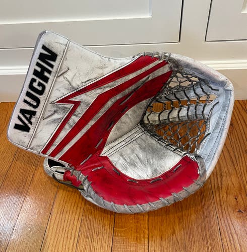 Used Regular Vaughn Velocity V9 Goalie Catcher (White/Red)