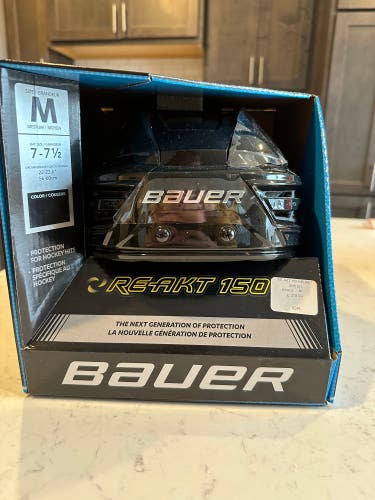 New Medium Bauer Re-Akt 150 Helmet