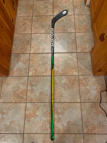 New Right Handed P28 Supreme UltraSonic 77 Flex Hockey Stick