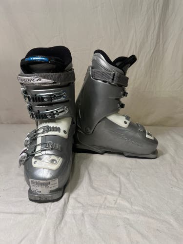 Used   One Easy 5 Ski Boots