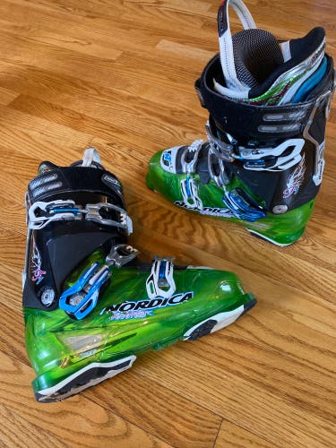 Men's Nordica Medium Flex Fire Arrow Ski Boots