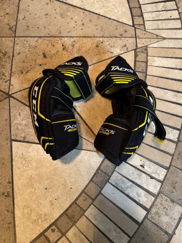 Used Small CCM  Tacks 3092 Elbow Pads