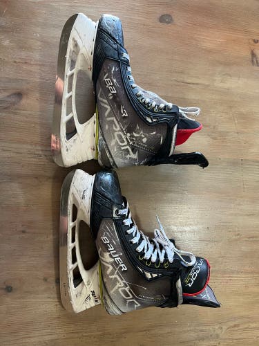 Senior Bauer 8 Vapor Hyperlite Hockey Skates