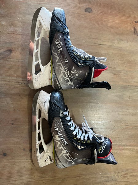 Senior Bauer 8 Vapor Hyperlite Hockey Skates