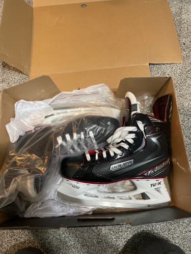 Senior Bauer Regular Width   9.5 Vapor X2.7 Hockey Skates