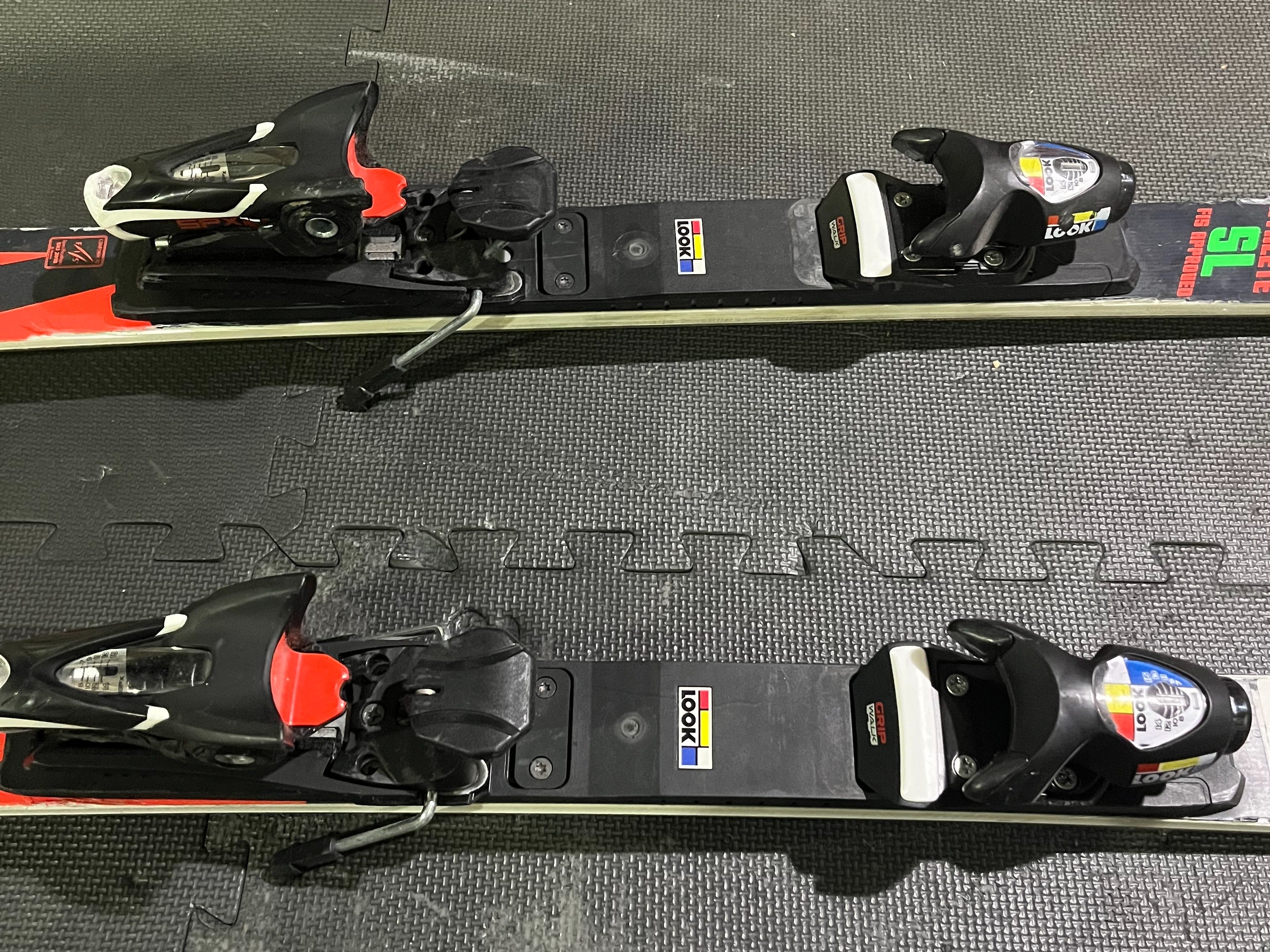 2019-2020 Rossi 157 cm Slalom FIS Ski with Look Bindings