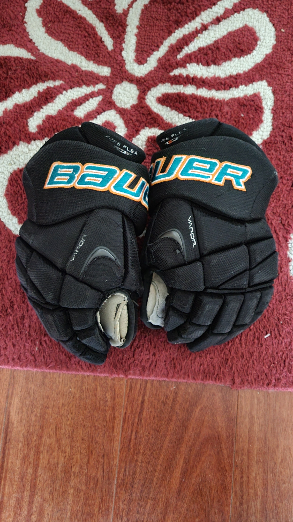 Used Bauer Vapor Pro Team Gloves 13"