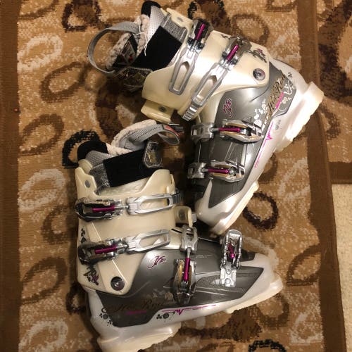 Hot Rod women ski boots size 25.5