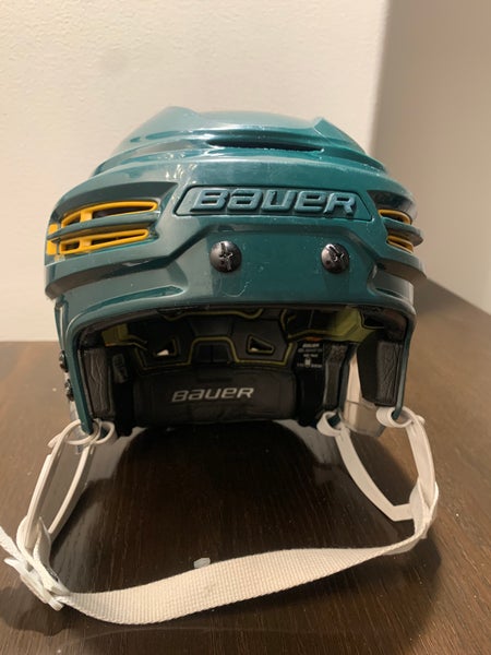 New Medium Bauer Re-Akt 100 Helmet RE-AKT 100 Helmet HECC THE END OF 03- 2022