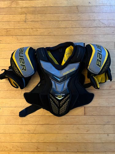 Large Bauer Total One NXG Shoulder Pad