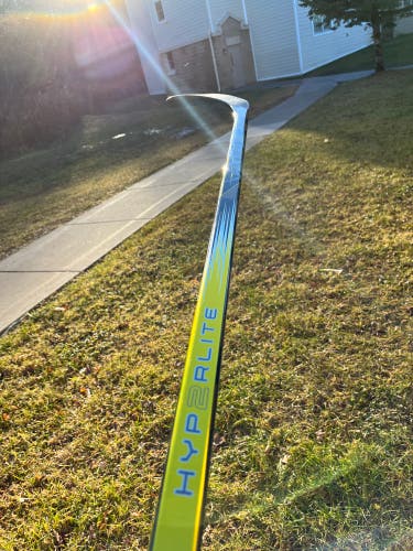 Hyperlite 2 Senior Right Handed P28 Hockey Stick