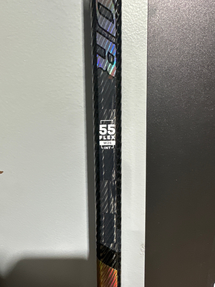 Intermediate 55 Flex Right Handed W28 Super Novium Hockey Stick