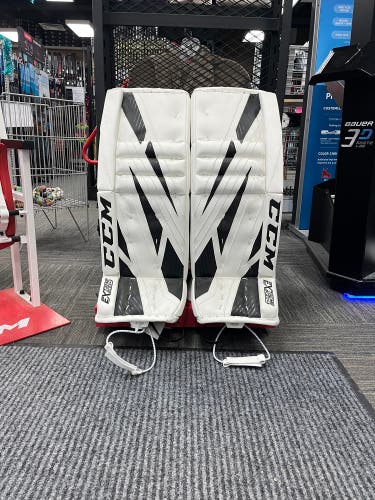 New 31" +2 CCM Extreme Flex 4 Goalie Pads White/black