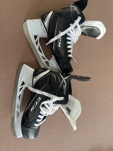Used CCM Size 4 Tacks 9040 Hockey Skates