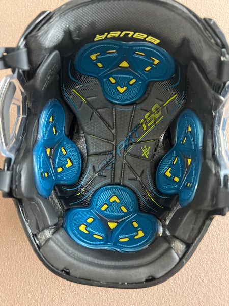 Used Large Bauer  Re-Akt 150 Helmet