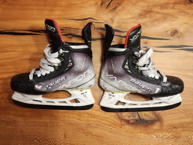 Bauer Vapor Hyperlite Hockey Skates Size 4