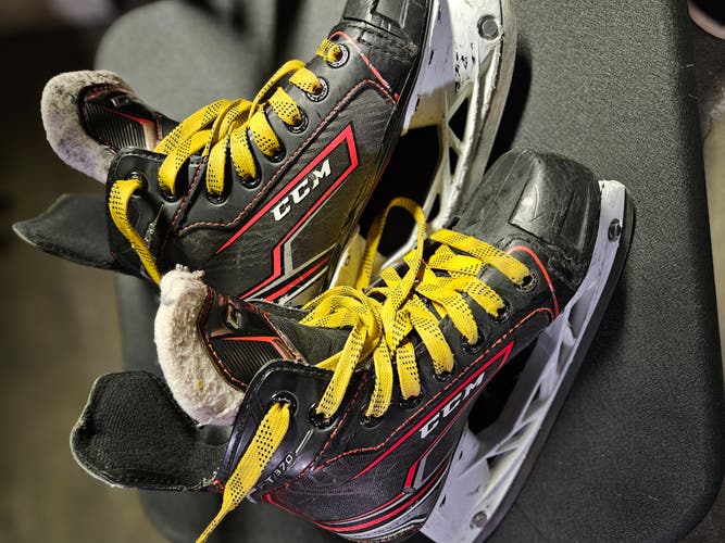 Used Youth CCM JetSpeed FT370 Hockey Skates Regular Width