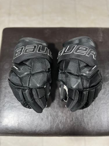 Bauer 13"  Supreme Mach Gloves