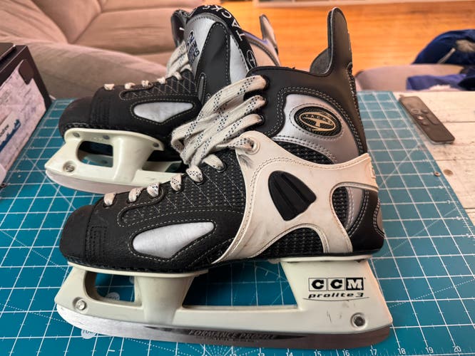 CCM 1152 Custom Tacks 9.5D Made in Canada Skates ***UPDATED***